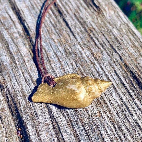 Gold Under The Sea Seashell Necklace - Picture 4 of 6